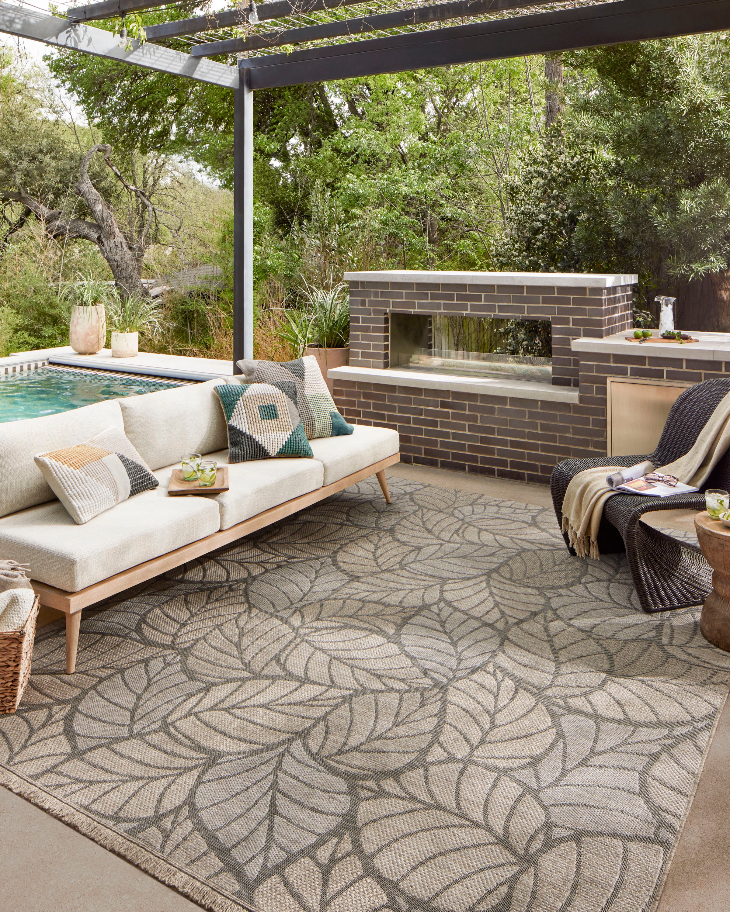 OUTDOOR RUG STYLES