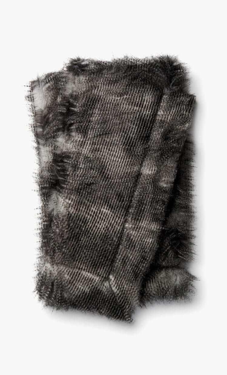 Zora Throw Collection 4'-2" x 5' / T0023 Black/Grey